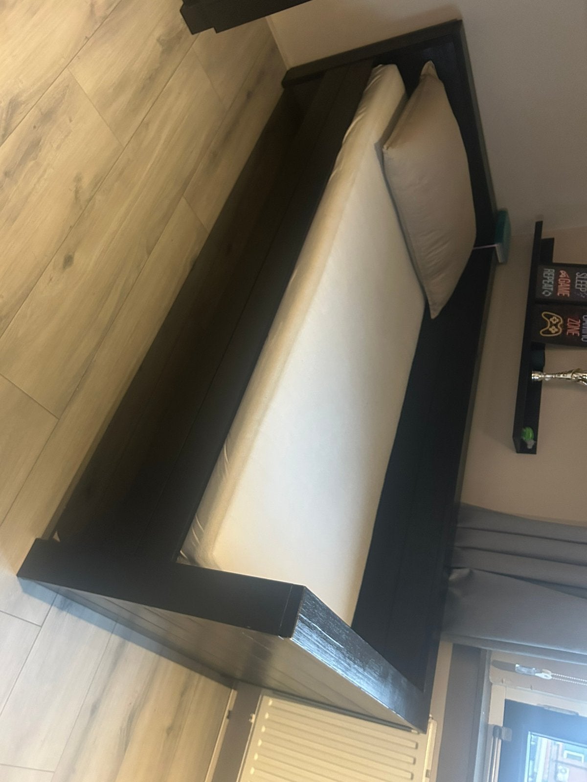 Bedbank Dennis, Huis en Inrichting, Ophalen, Zo goed als nieuw, Eenpersoons, Minder dan 150 cm