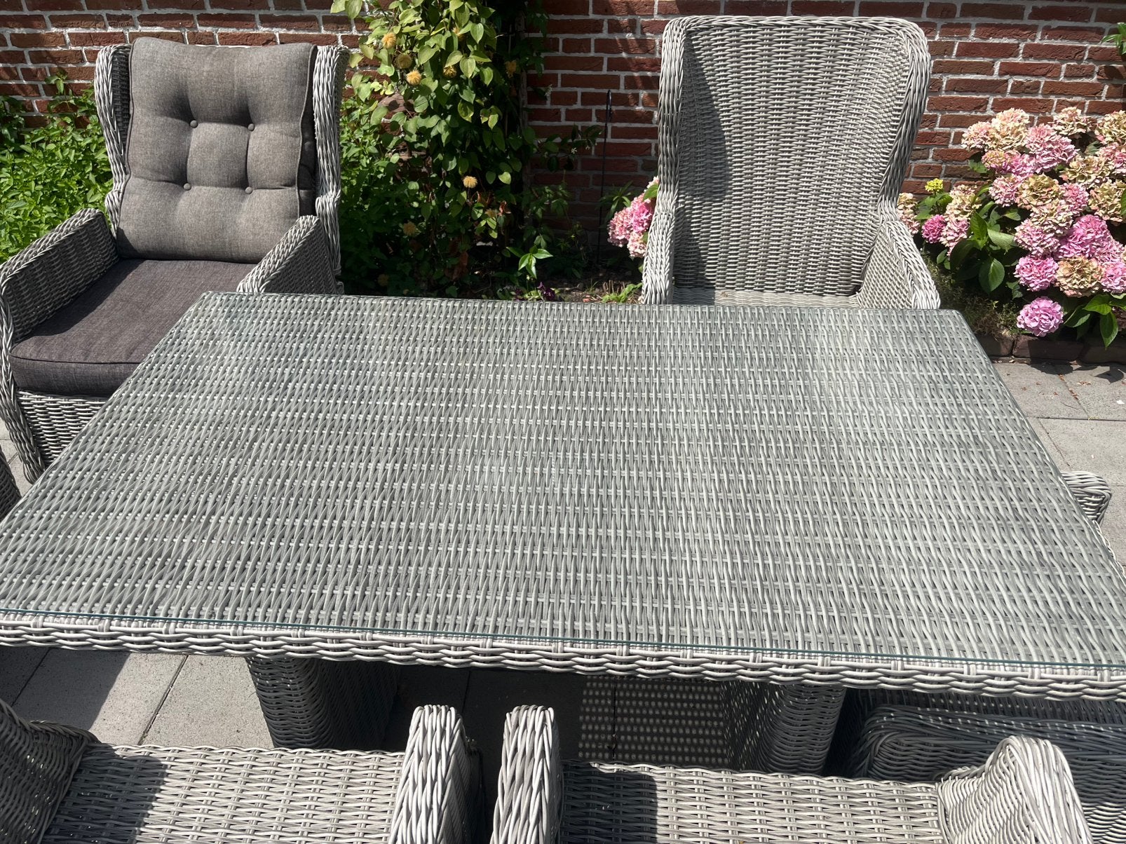 Mooie wicker tafel - grijs met glasplaat, Ophalen, Zo goed als nieuw, Wicker