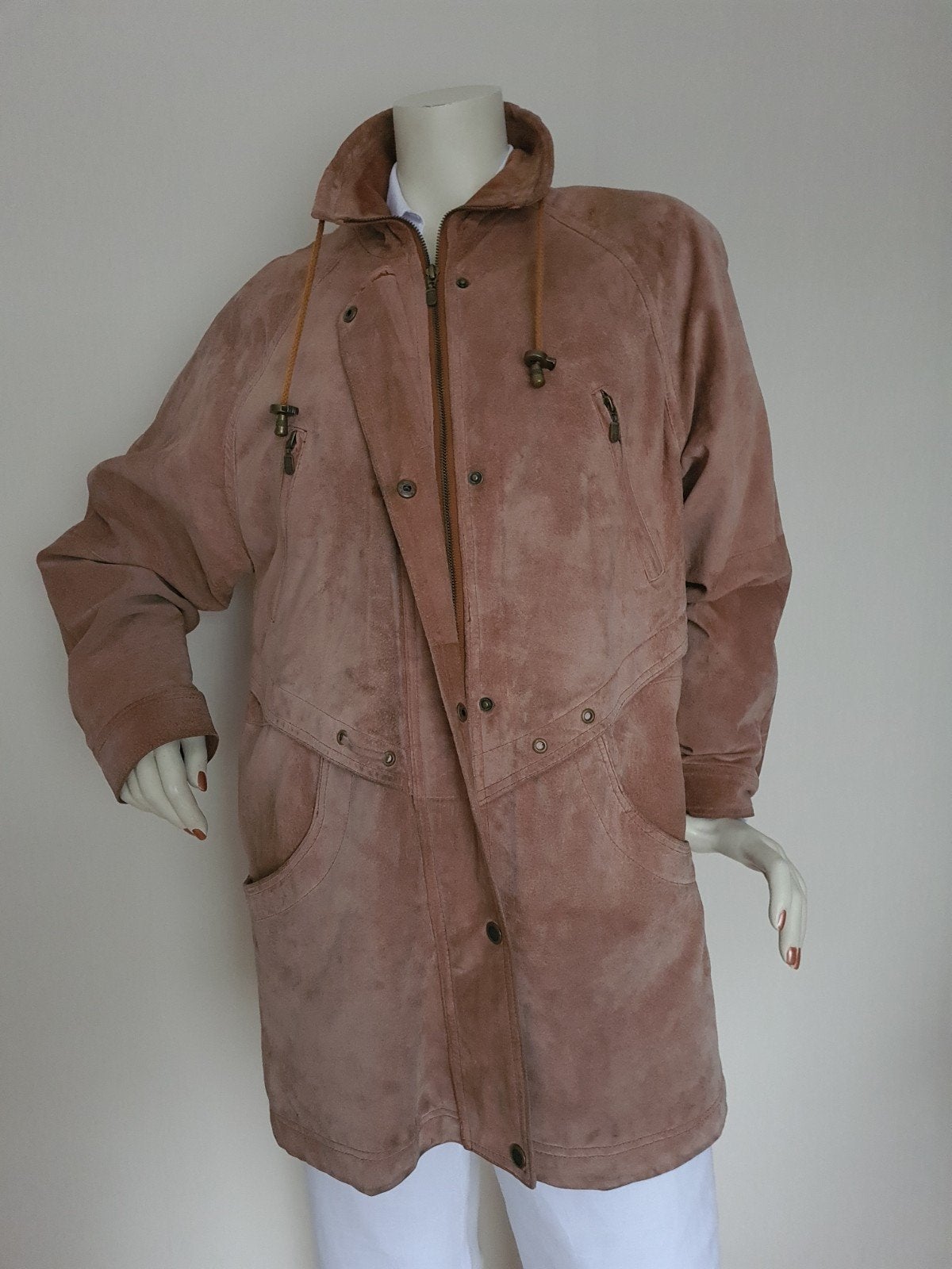 Suède jas met leuke accenten. Mt.38, Maat 38/40 (M), Ophalen of Verzenden, Zo goed als nieuw, V&D