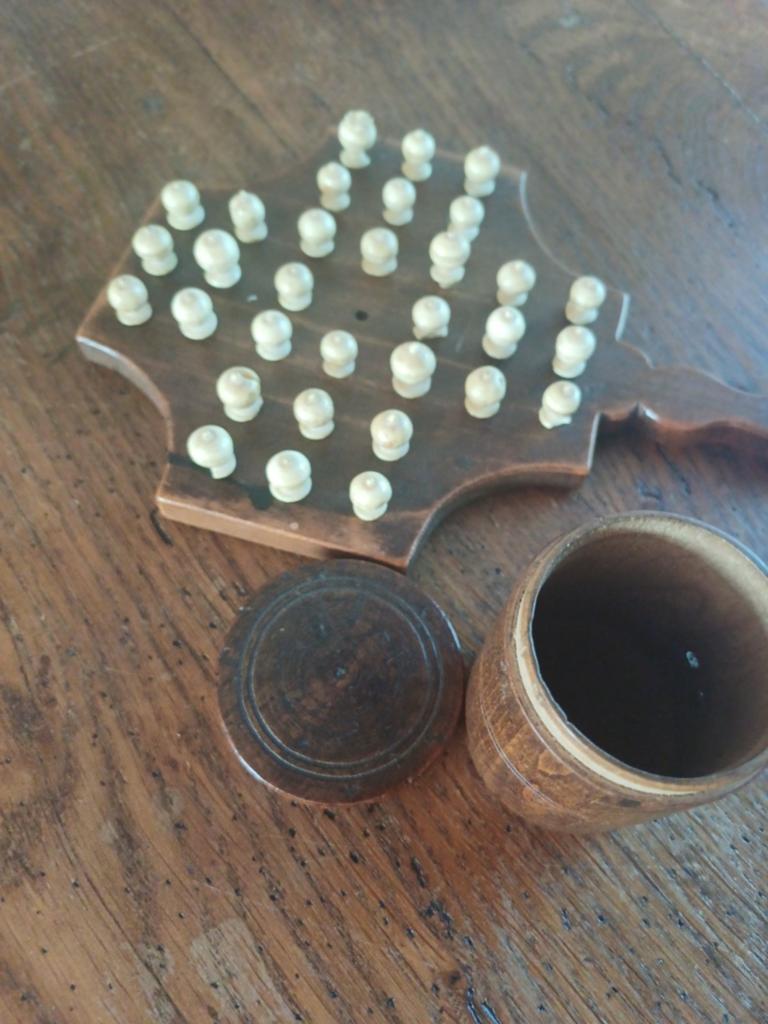 Antiek Solitaire Spel +/-1900 Houten Bord met Ivoren Pionnen, Ophalen of Verzenden
