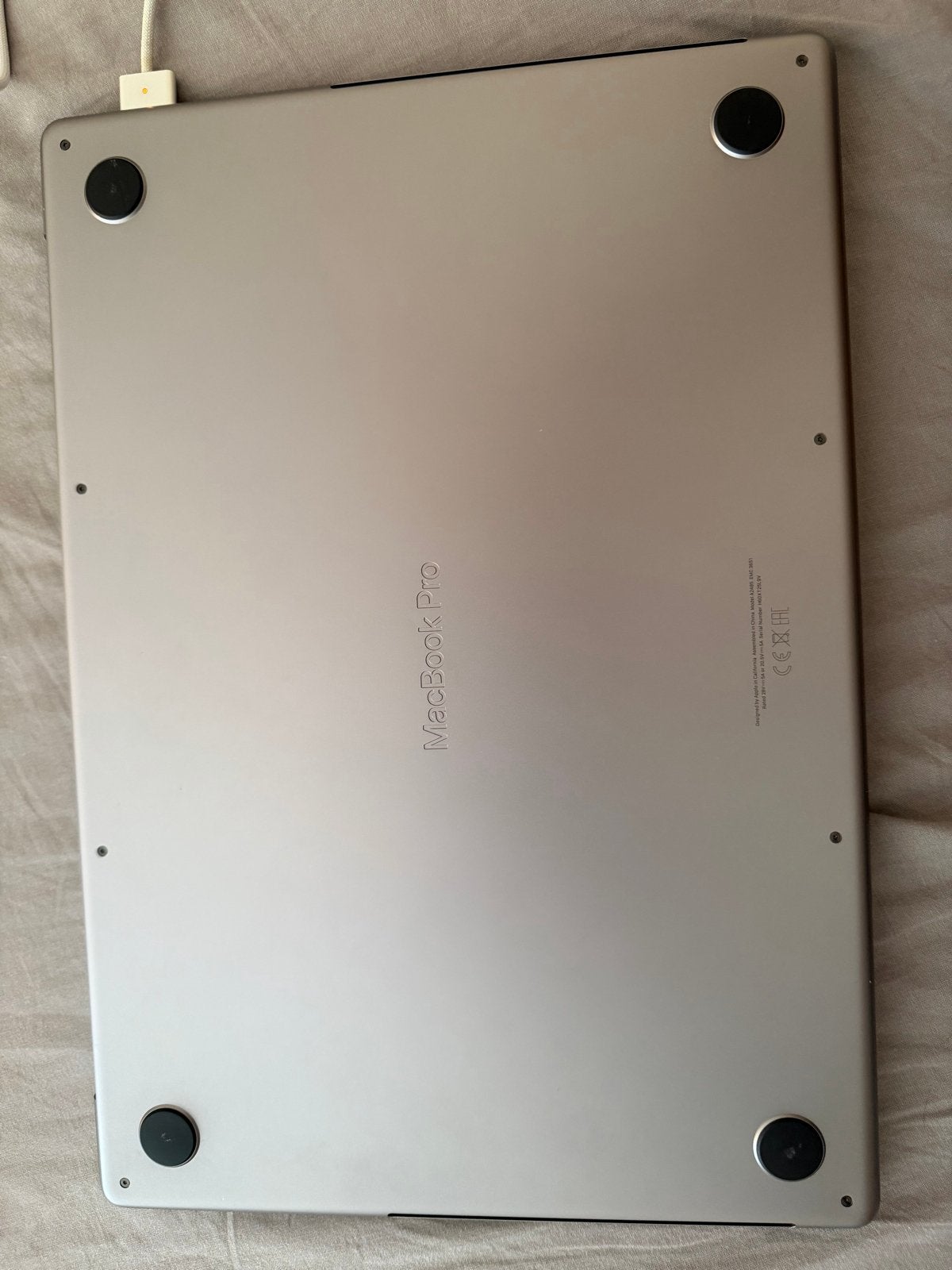 Foto 10 van MacBook Pro 16 inch M1 Pro - 16GB RAM - 1TB SSD