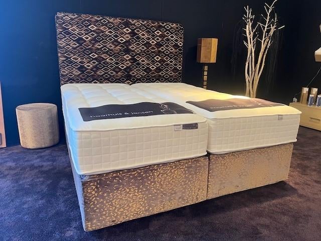 Luxe boxspring met extra hoog hoofdbord, Huis en Inrichting, Ophalen, Bruin, 210 cm, Nvt