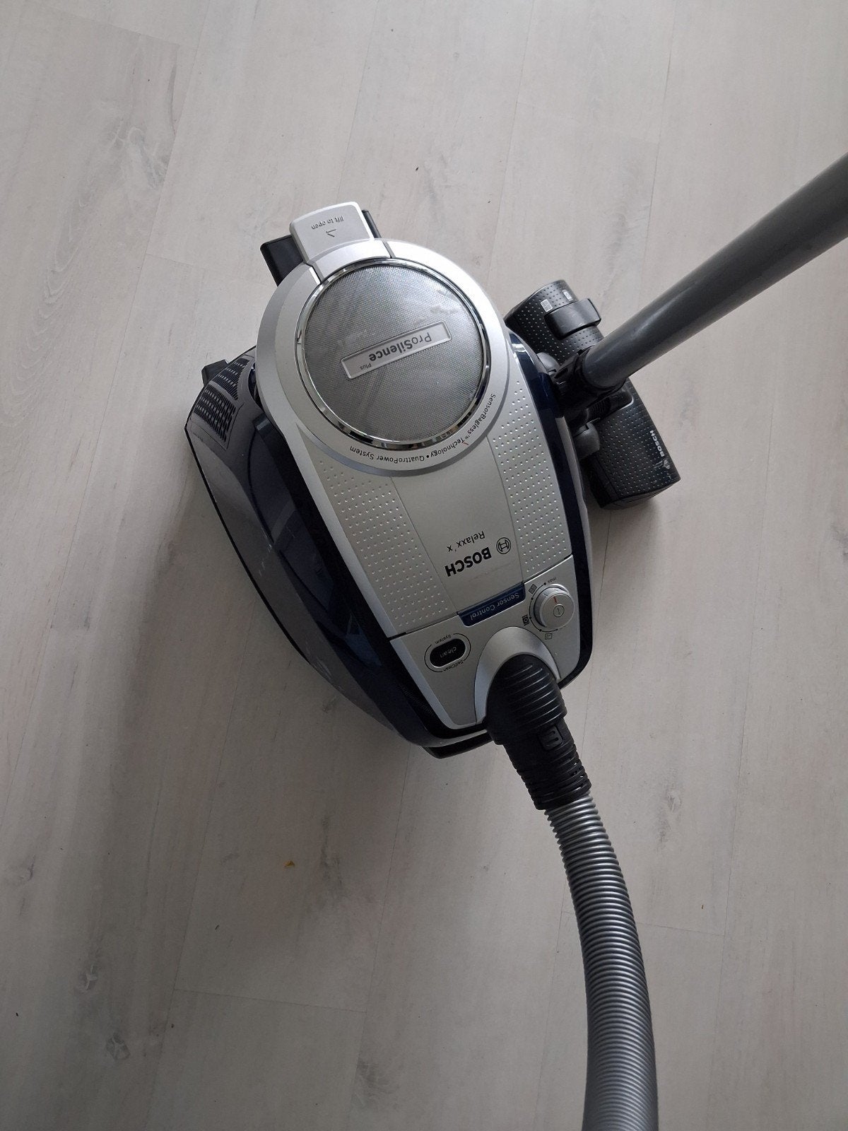 Bosch Relaxx'x ProSilence Plus Stofzuiger - Zonder zak, Ophalen, Gebruikt, Sledestofzuiger, Reservoir