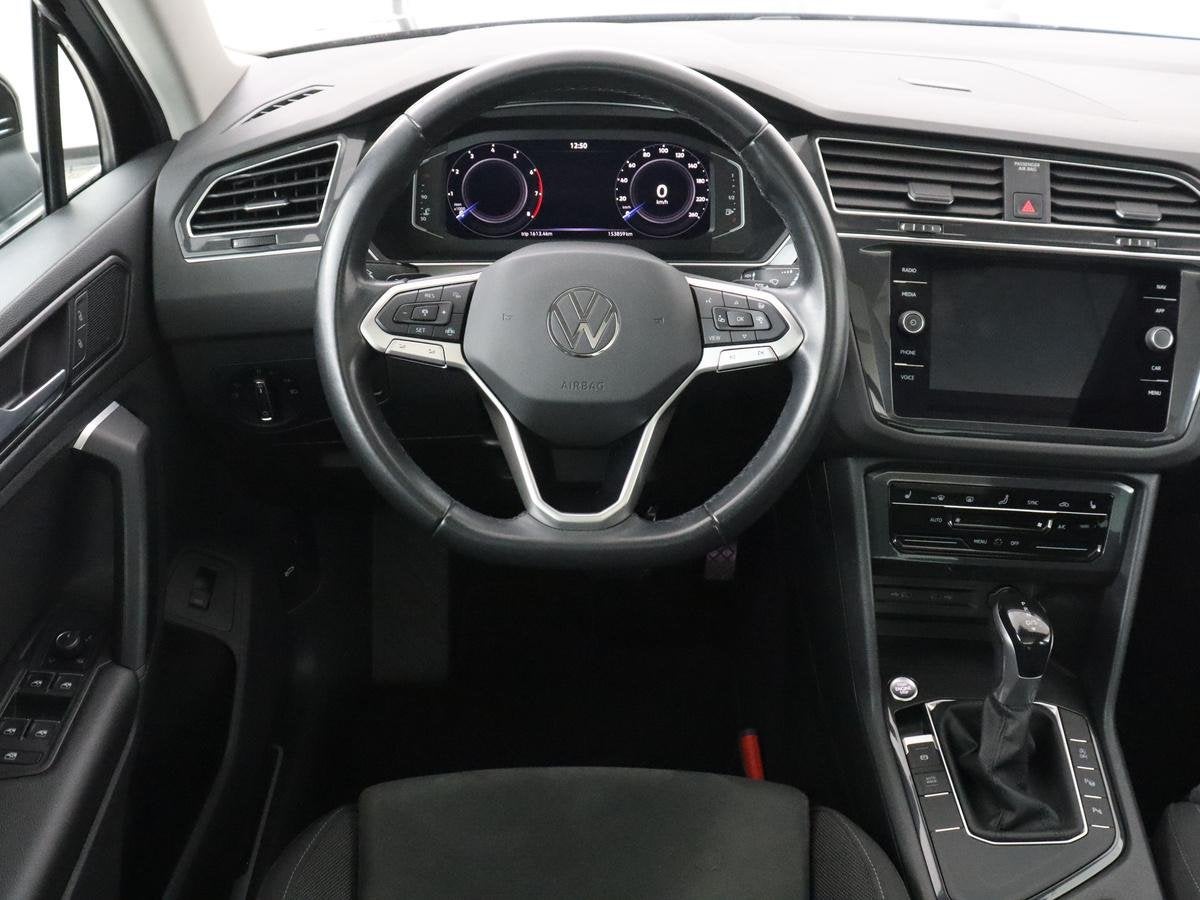 Volkswagen Tiguan 1.5 TSI Elegance | Trekhaak | Camera | Pan, Auto's, 4 cilinders, Zwart, Origineel Nederlands, Bedrijf