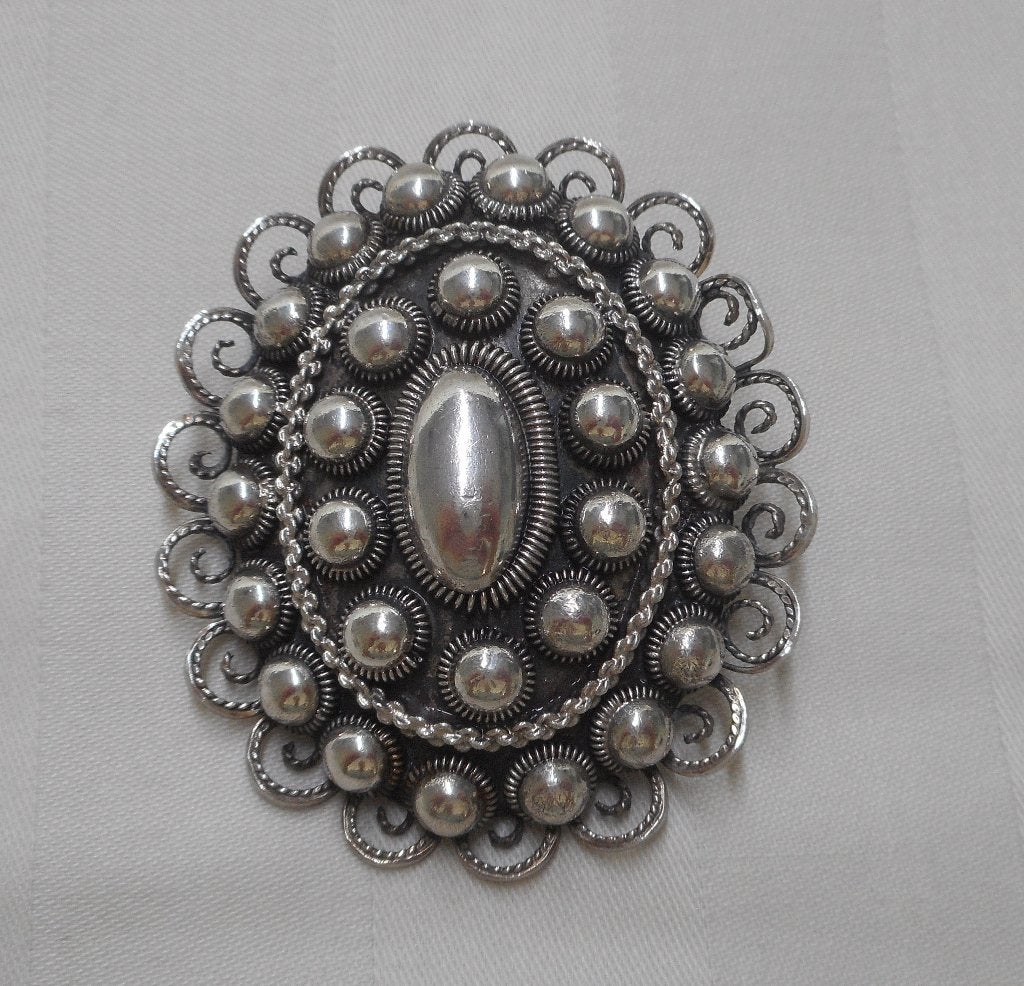 Prachtige grote zilveren ovale Zeeuwse knop broche nr.1466, 4 tot 7 cm, Verzenden, Zo goed als nieuw, Zilver