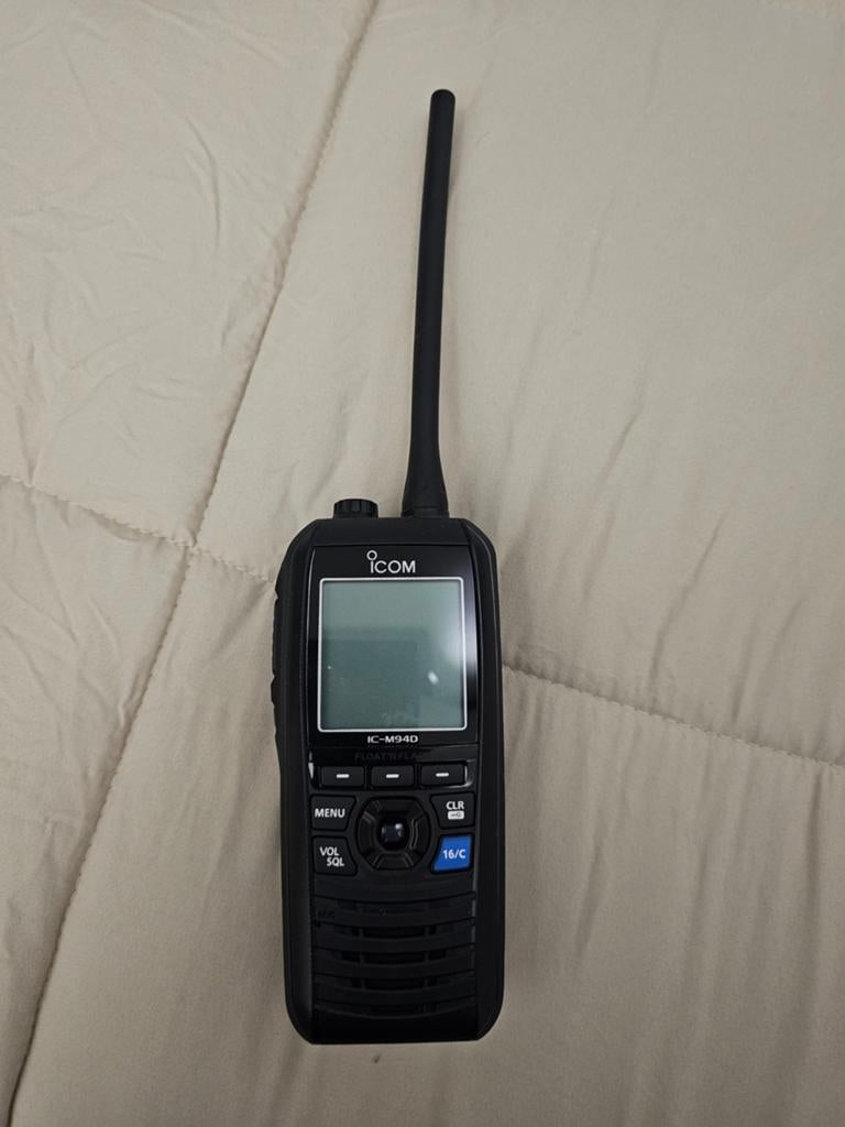 Icom IC-M94D Marifoon - Handheld VHF met DSC, AIS en GPS, 15 km of meer, Ophalen of Verzenden, Zo goed als nieuw, Portofoon of Walkie-talkie
