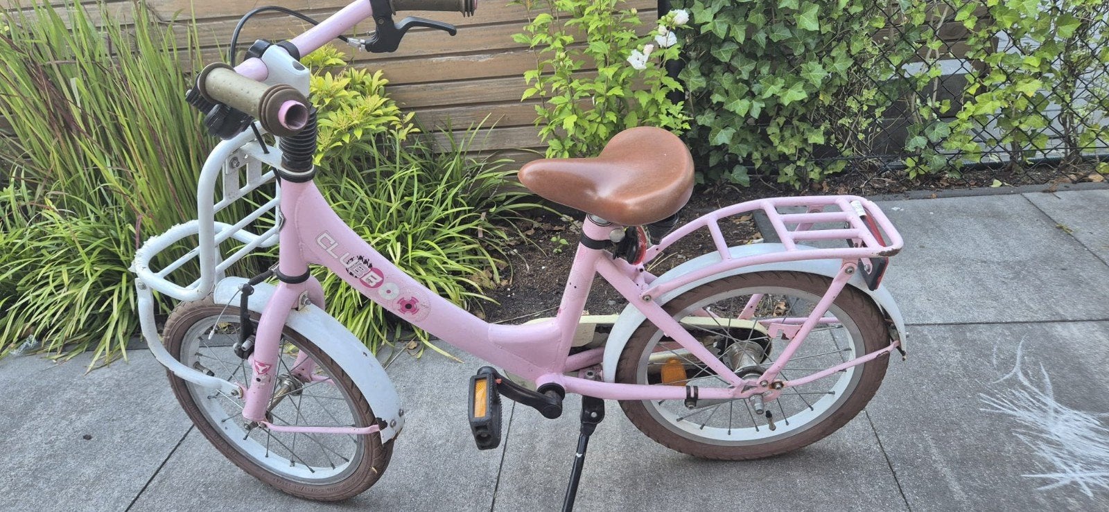 Roze kinderfiets met mandje en bagagedrager, Ophalen of Verzenden, Gebruikt, Terugtraprem, 16 tot 20 inch