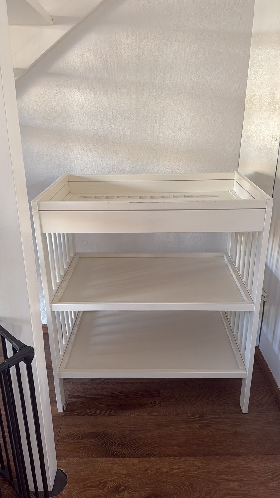 Witte Commode met 2 Planken, Kinderen en Baby's, Badjes en Verzorging, Overige typen, Zo goed als nieuw, Standaard, Ophalen