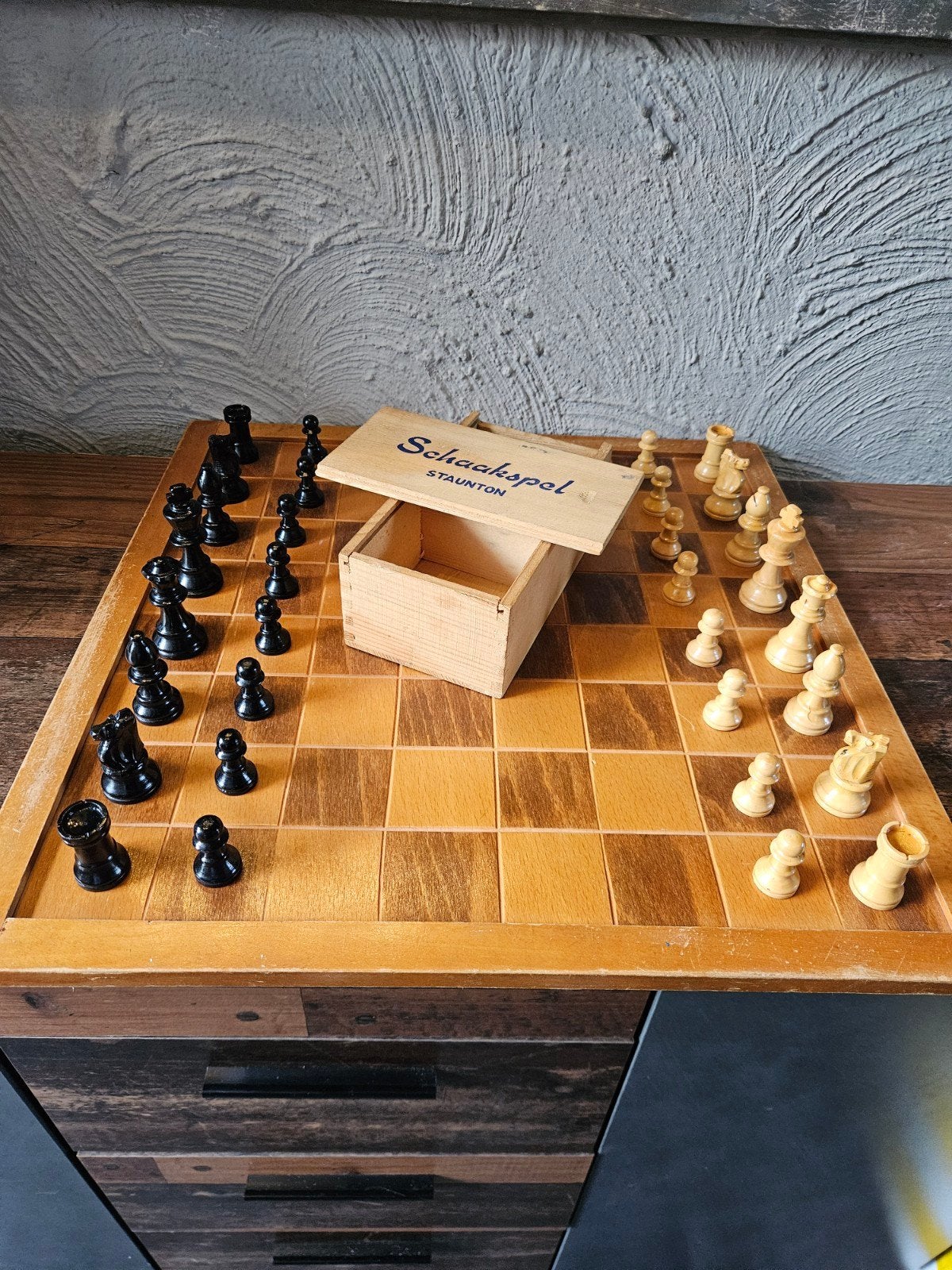 Vintage Schaakspel Staunton met houten bord en doosje, Hobby en Vrije tijd, Gezelschapsspellen | Bordspellen, Een of twee spelers