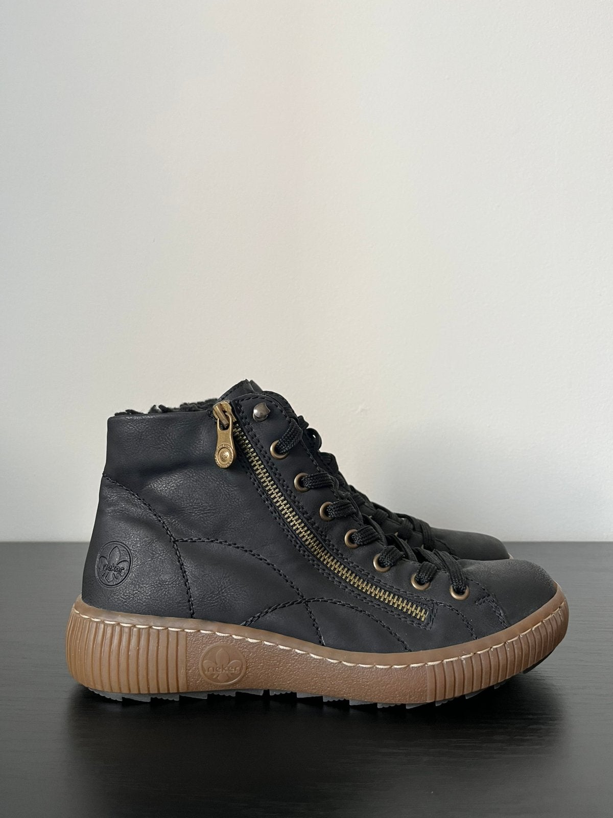Nieuwe gevoerde boots Rieker maat 38 met veters en rits, Ophalen of Verzenden, Nieuw, Zwart