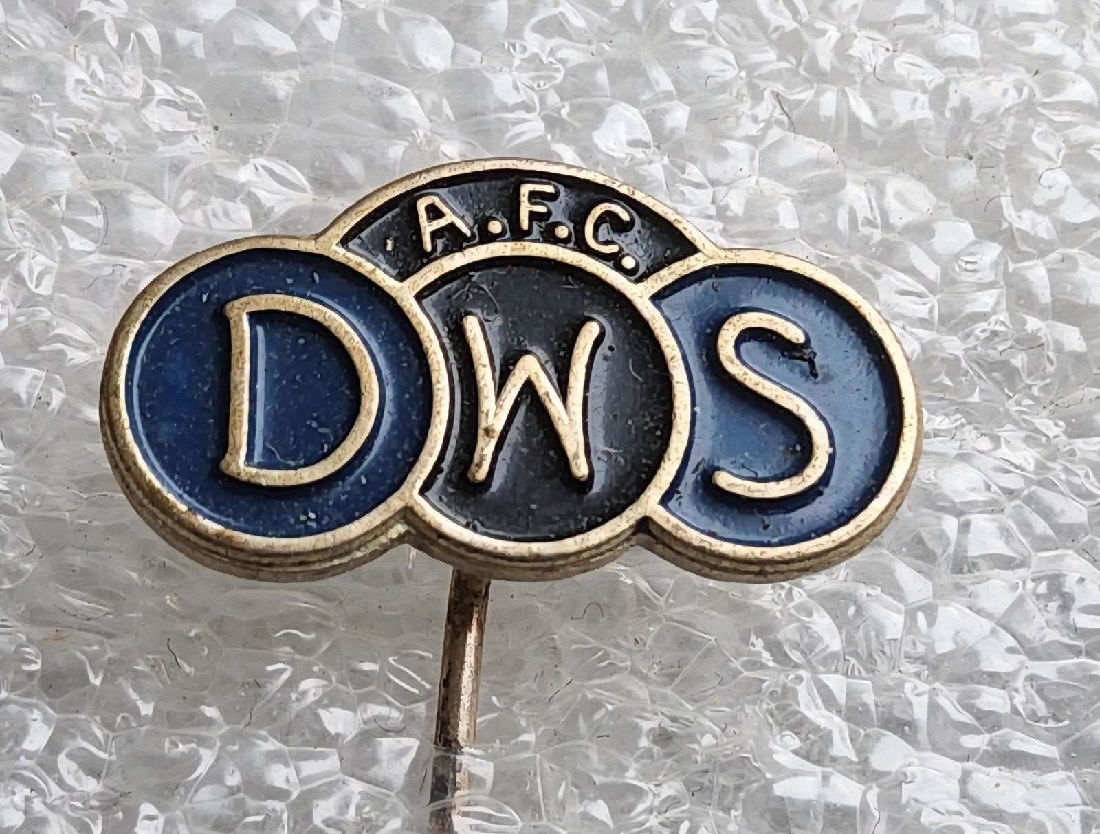 Vintage Speldje A.F.C. DWS Voetbalclub, Ophalen of Verzenden, Gebruikt, Sport, Speldje of Pin