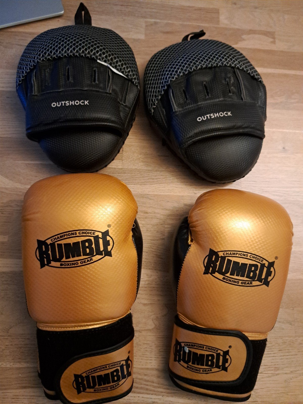 Bokshandschoenen en focus mitts set - Rumble & Outshock, Ophalen of Verzenden, Zo goed als nieuw, Bokshandschoenen