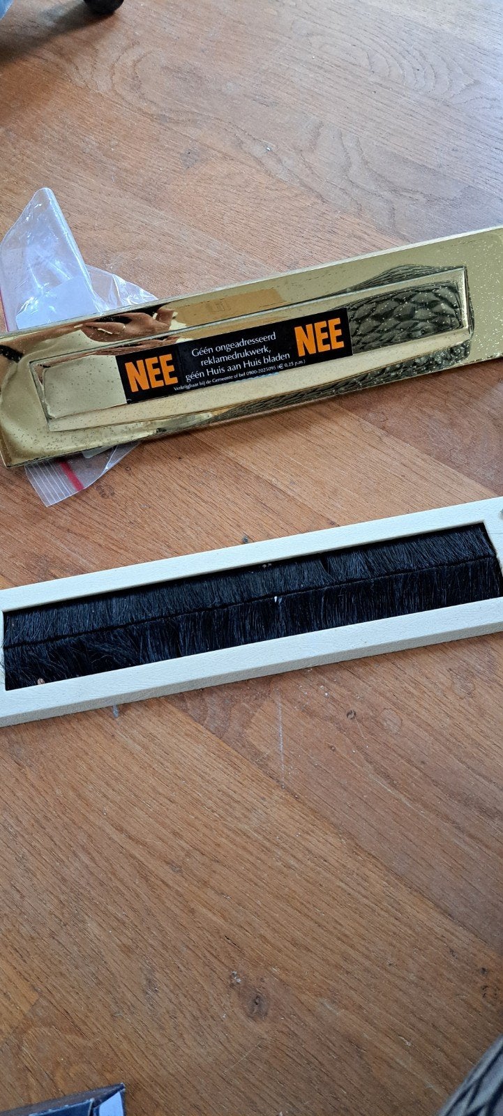 Messing brievenbusklep met borstel en veiligheidshaak, Tuin en Terras, Overige materialen, Gebruikt, Brievenbusklep, Ophalen of Verzenden