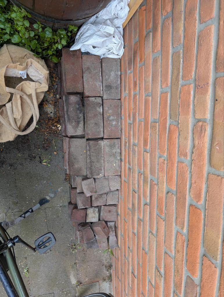 Bakstenen: 36 hele en diverse formaten (20x4.5x8.5 cm), Doe-het-zelf en Verbouw, Metselstenen, Ophalen of Verzenden, Gebruikt