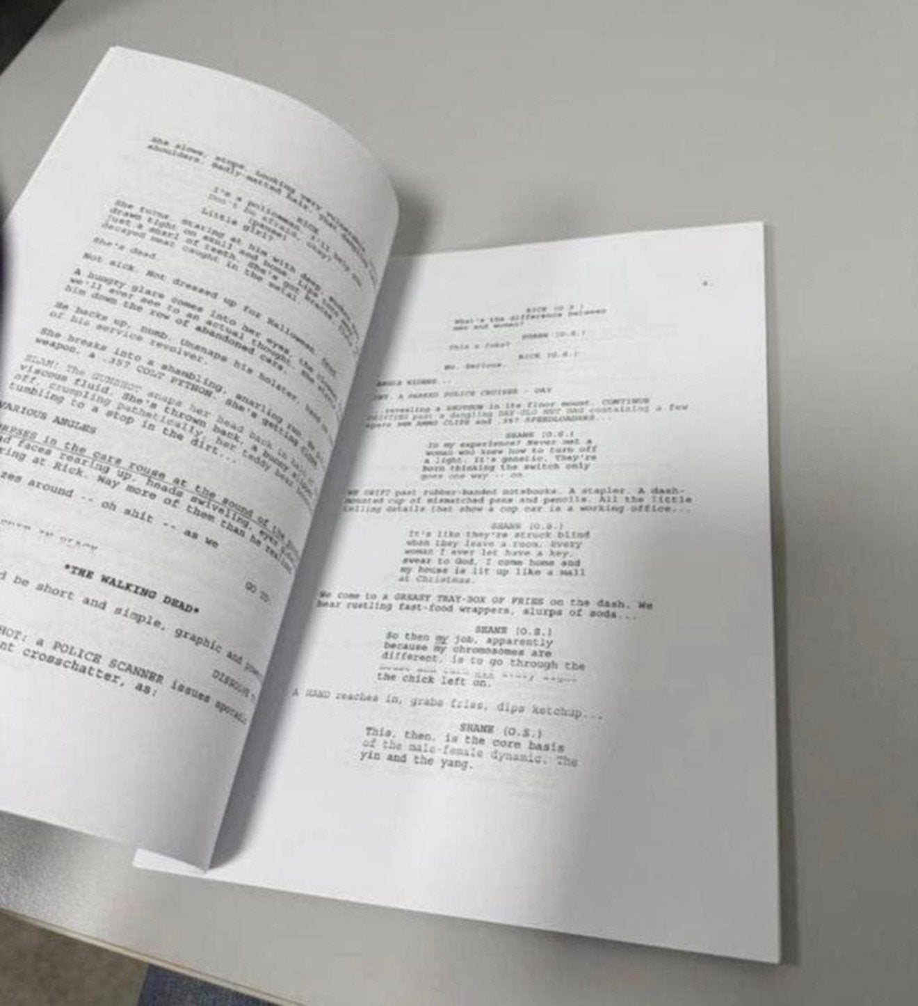 Scenario The Walking Dead-tv-script Pilot signed herdruk TWD, Verzamelen, Overige typen, Nieuw, M, Ophalen of Verzenden
