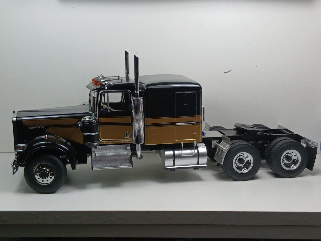 k k scale 1/18 road kings smokey & bandit truck, Hobby en Vrije tijd, Ophalen, Zo goed als nieuw, Bburago