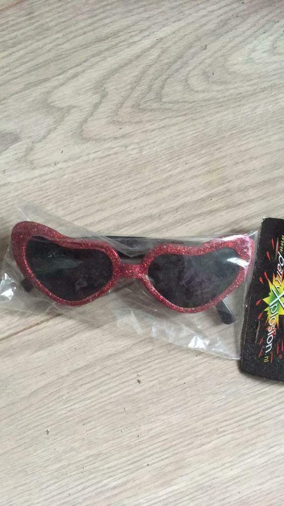 Bril hart rood zwart glas 	 € 0,50, Ophalen of Verzenden, Meisje