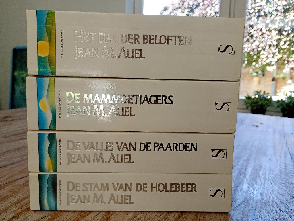 Jean M. Auel de aardkinderen, Ophalen of Verzenden, Gelezen, Jean M. Auel