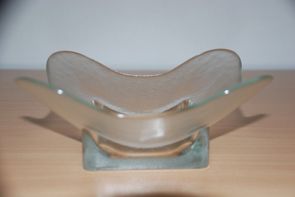 Schaal of vaas als bloem.               Glas., Huis en Inrichting, Schaal, Rond, Ophalen of Verzenden, Glas