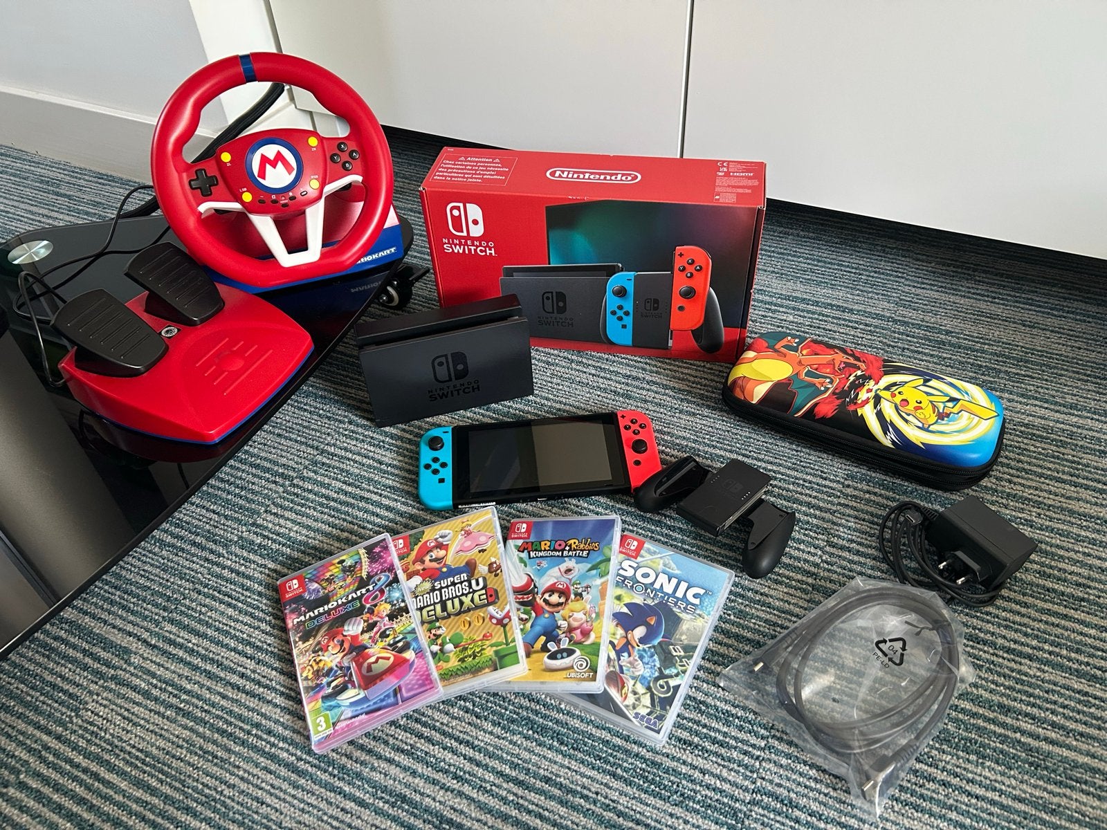 Nintendo Switch met 4 games, stuur en travel case, Met games, Ophalen of Verzenden, Zo goed als nieuw, Switch Original