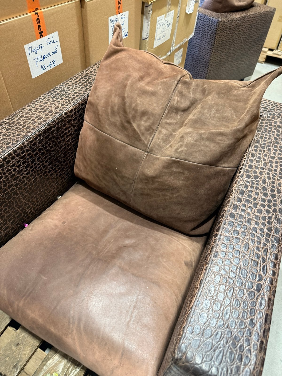2 x Minotti fauteuil met krokodillenleer print en kussens, Huis en Inrichting, Fauteuils, Ophalen of Verzenden, Gebruikt, Leer