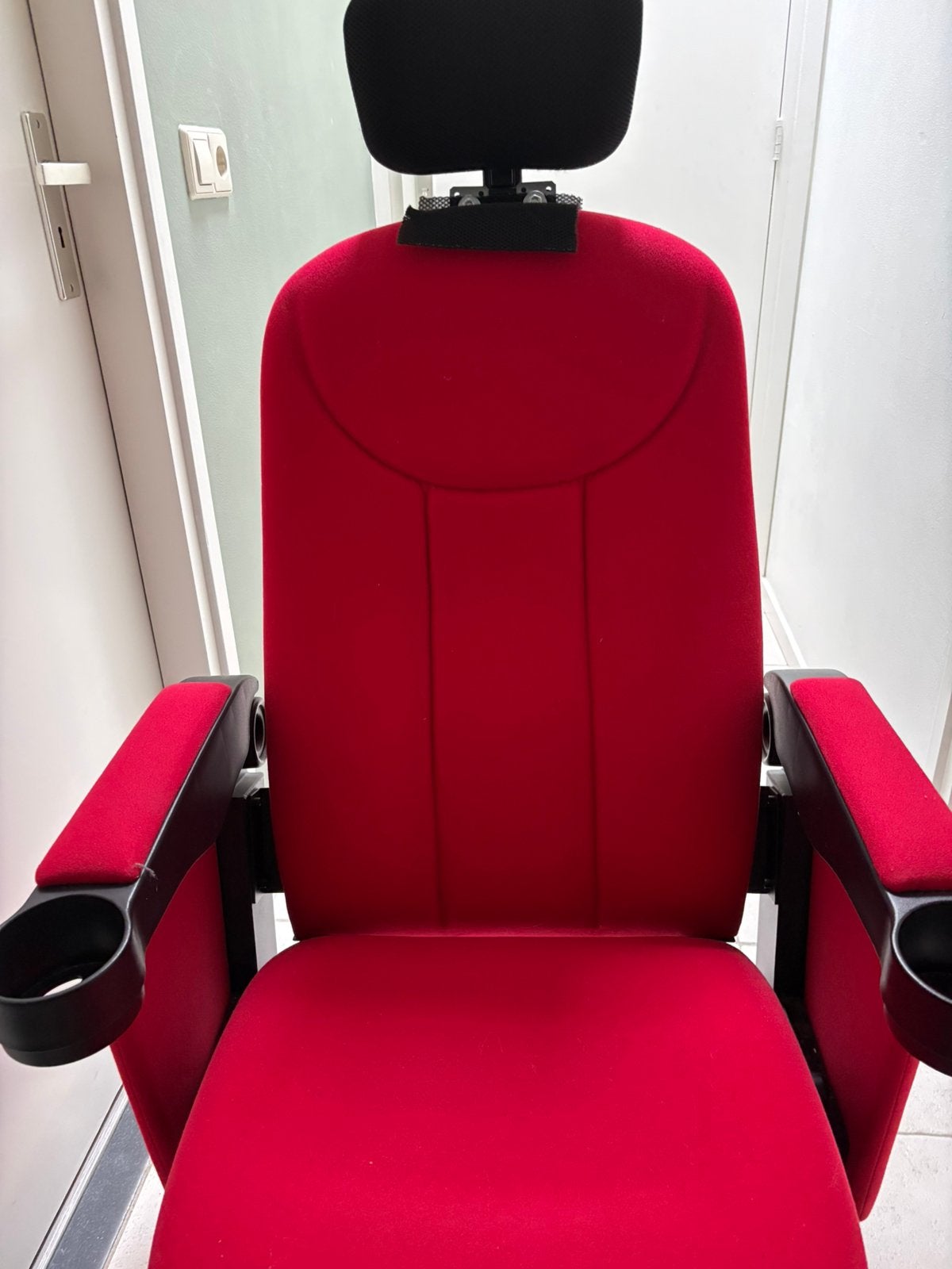 Bioscoopstoel CineRed 2x, Ophalen, Zo goed als nieuw, Rood, Eén
