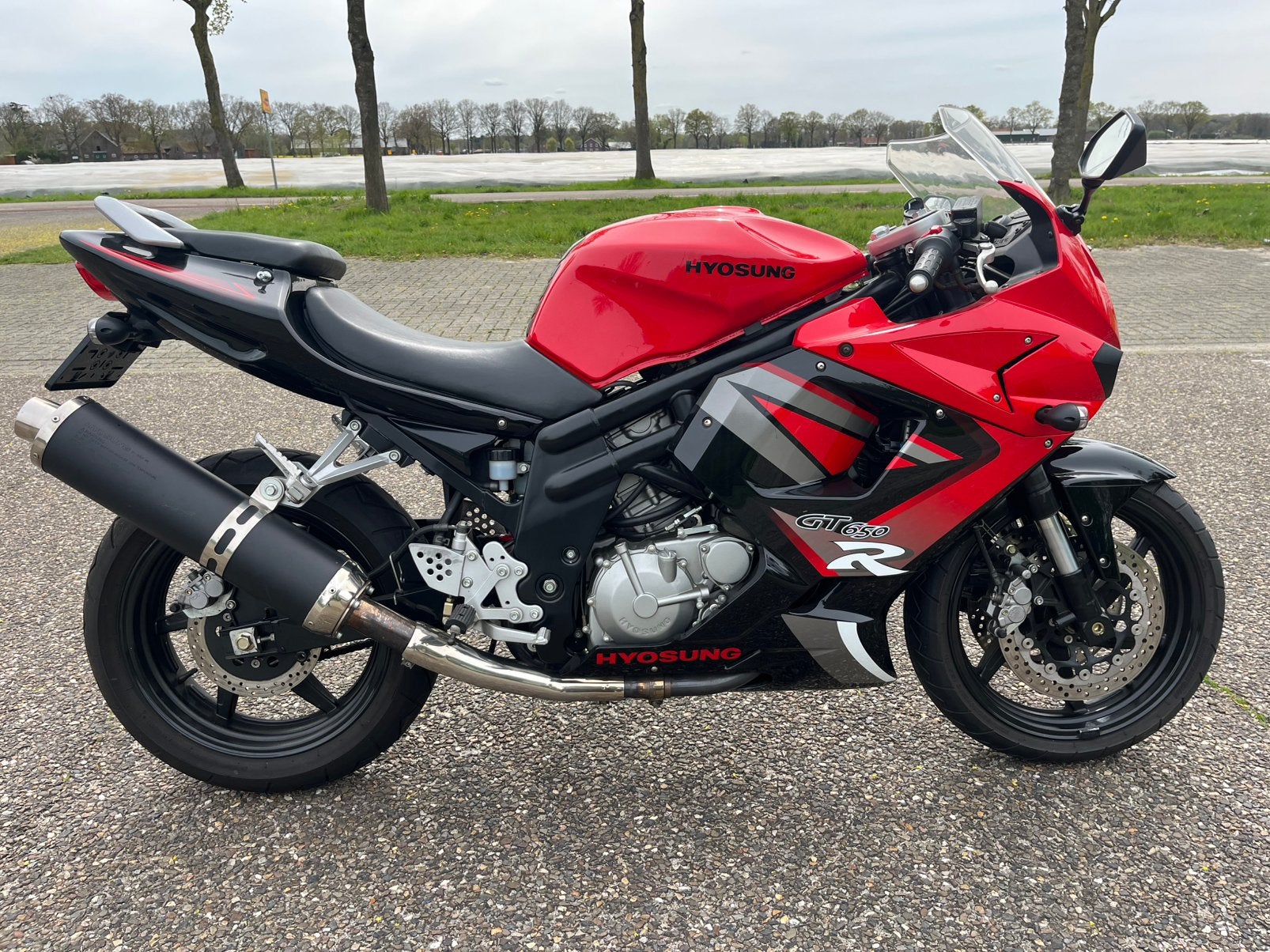 Suzuki SV 650 techniek uit een andere fabriek!, Motoren, Motoren | Suzuki, 2 cilinders, Nieuw, Motorrijbewijs A, Bedrijf