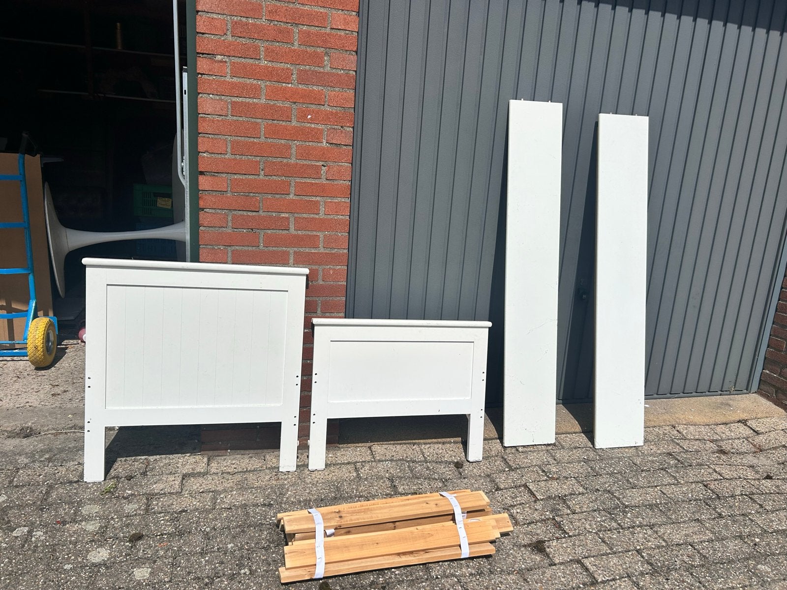 Wit peuter/kleuterbed met lattenbodem en matras, Ophalen, Gebruikt, 70 tot 85 cm, Lattenbodem
