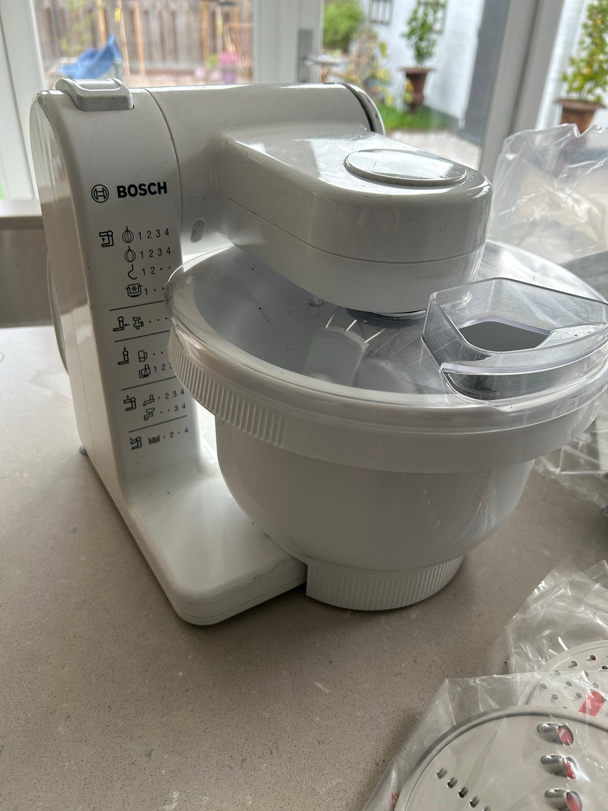 Bosch MUM44 keukenmachine met accessoires, Gebruikt, 3 snelheden of meer, Ophalen of Verzenden, 2 tot 3 liter