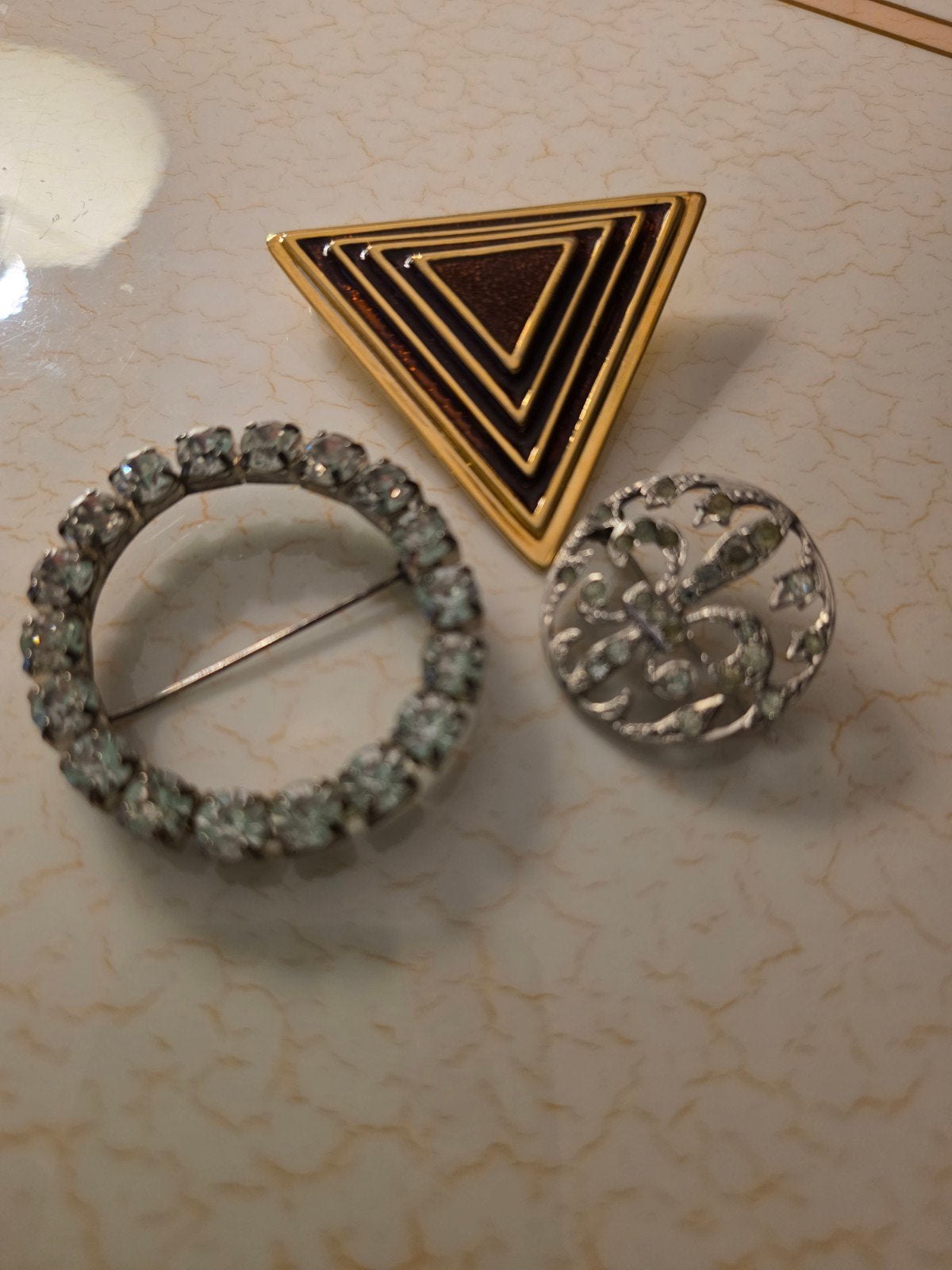Diverse Broches, waaronder antieke exemplaren, Sieraden, Tassen en Uiterlijk, Broches, Met kristal, Overige materialen, 4 tot 7 cm