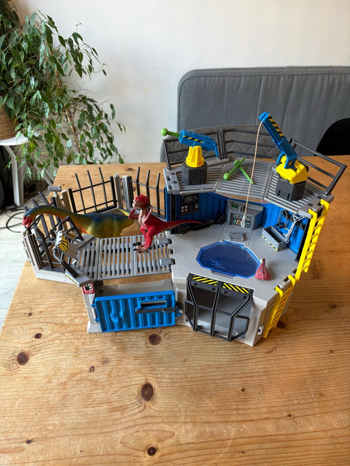 Schleich dino onderzoekerscentrum met dino’s, Ophalen, Zo goed als nieuw