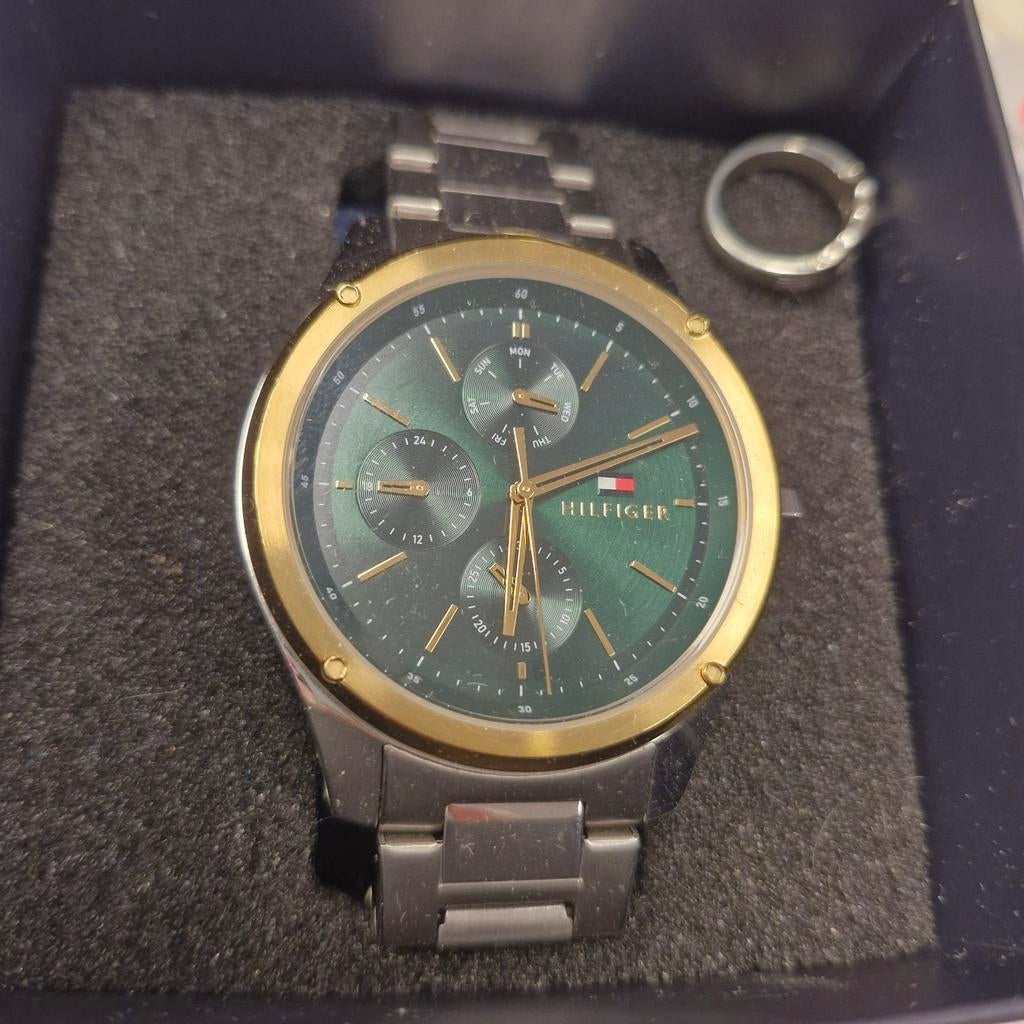 Tommy Hilfiger Horloge Groen met Goudkleurig, Sieraden, Tassen en Uiterlijk, Horloges | Heren, Overige merken, Staal, Staal, Polshorloge