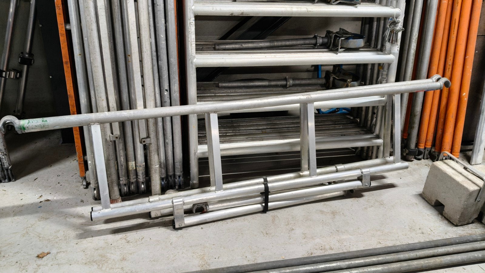 Rolsteiger klussteiger werkhoogte 8.2 meter compleet, Ophalen, Gebruikt, Rolsteiger of Kamersteiger, 5 meter of hoger