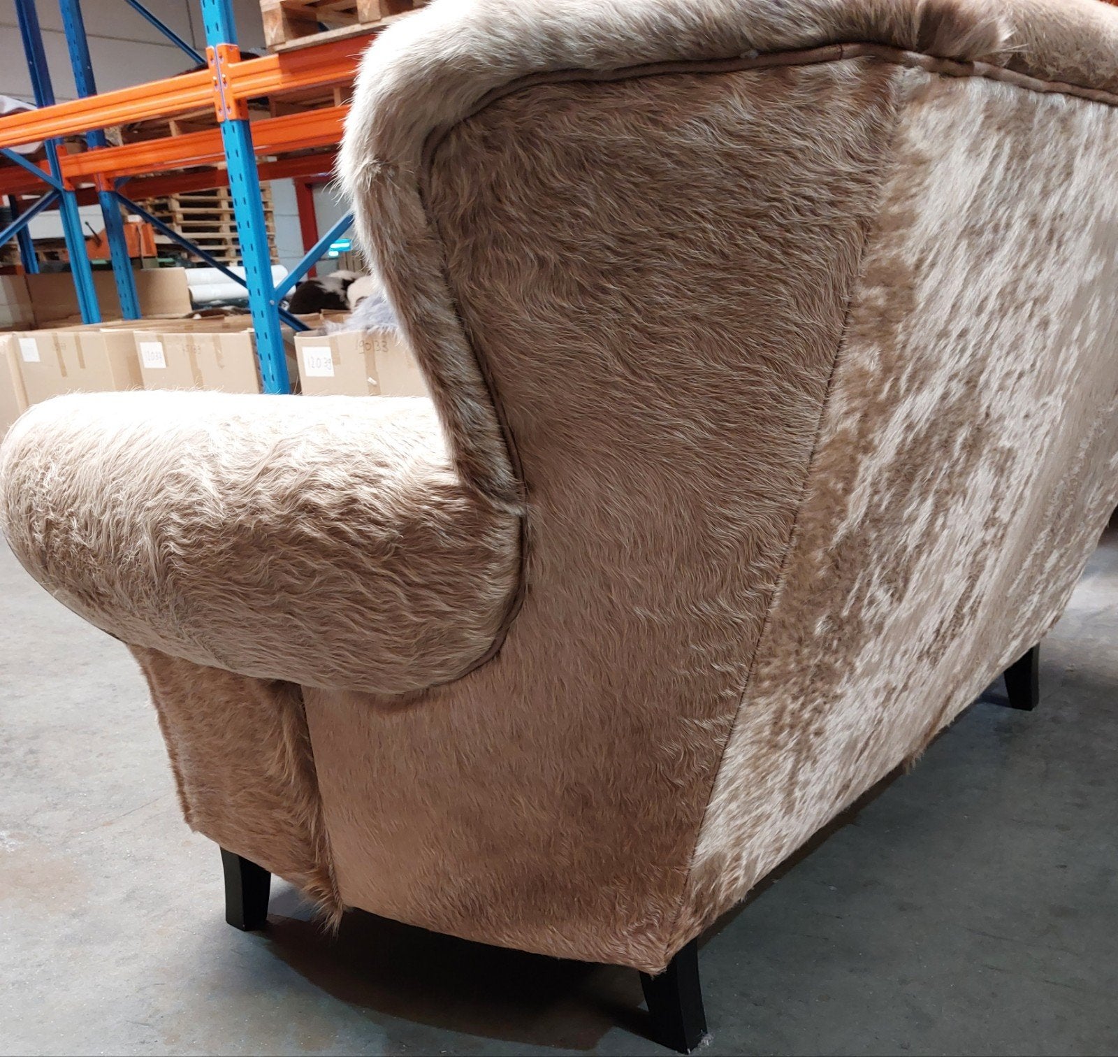 Prachtige 2 zits Bank in Taupe Zuid-Amerikaanse Koehuid, Huis en Inrichting, Ophalen, Hout, Minder dan 75 cm, 150 tot 200 cm