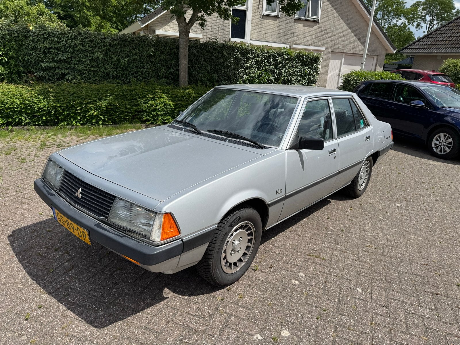 Mitsubishi Galant 2.0 GLS AUT 1981 Grijs, Auto's, Automaat, Achterwielaandrijving, Grijs, Particulier