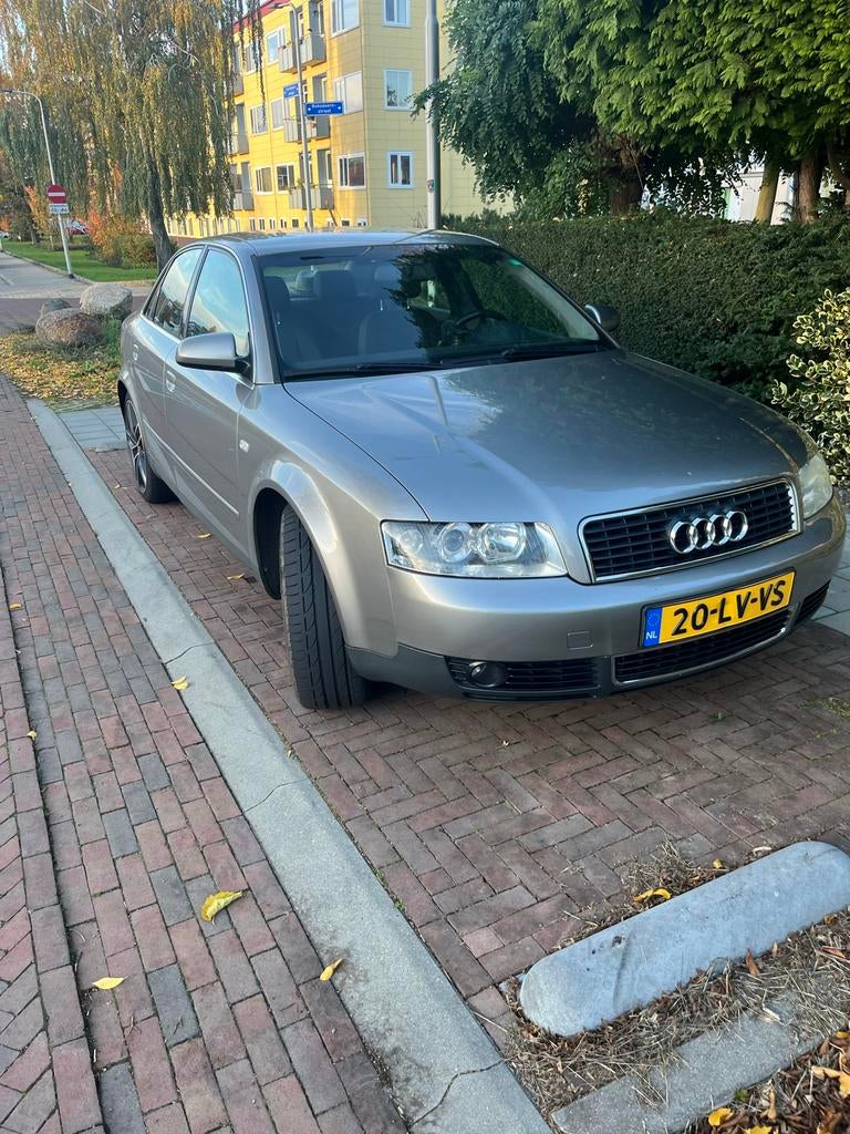 Audi A4 2.0 110KW 2003 Grijs, Auto's, 4 cilinders, 1984 cc, A4, Handgeschakeld