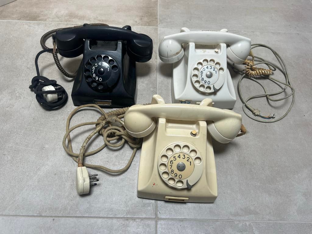 3 Bakelieten telefoons met draaischijf - Vintage collectie, Ophalen of Verzenden, Gebruikt, Bakeliet
