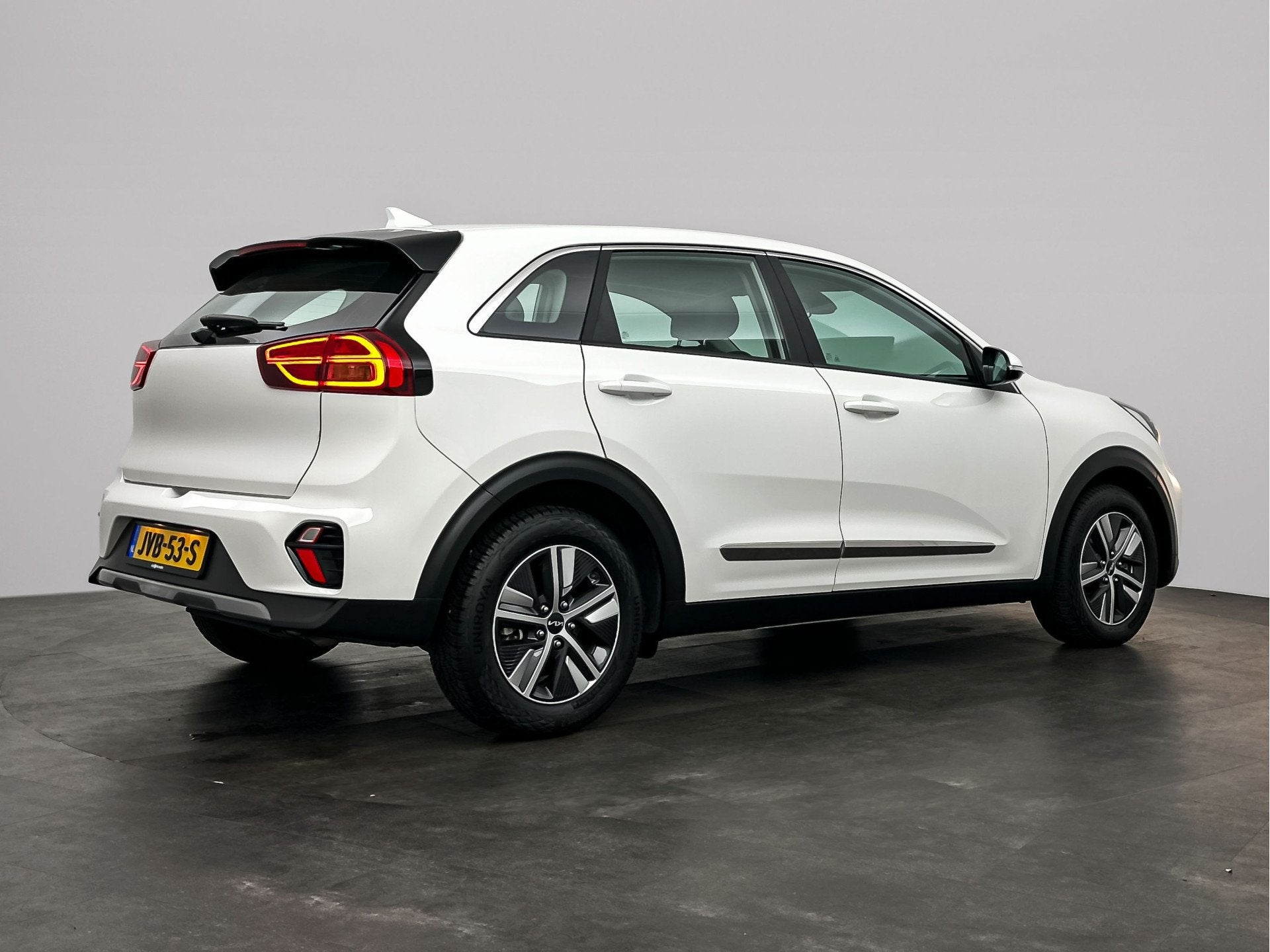 Foto 3 van Kia Niro 1.6 GDi PHEV DynamicLine (bj 2022, automaat)