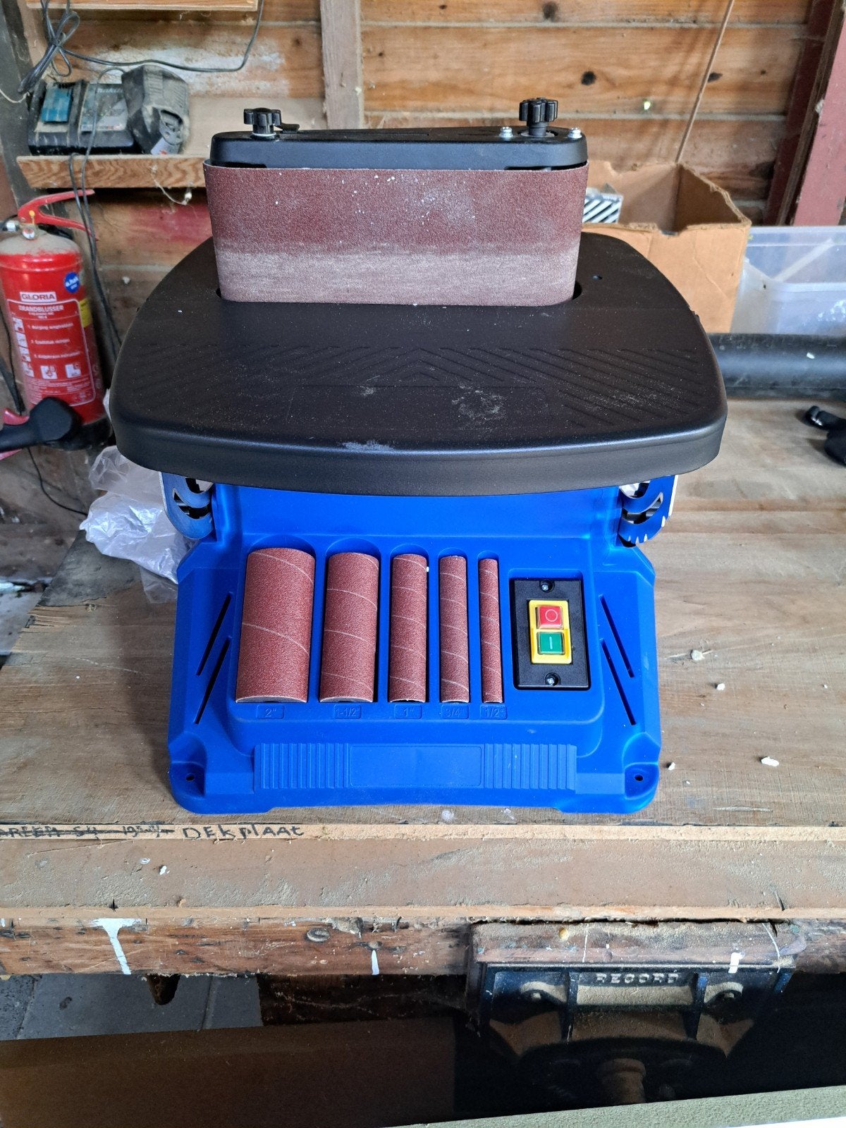 Oscillerende schuurmachine. Nieuw, Doe-het-zelf en Verbouw, Gereedschap | Schuurmachines, Ophalen of Verzenden, Zo goed als nieuw