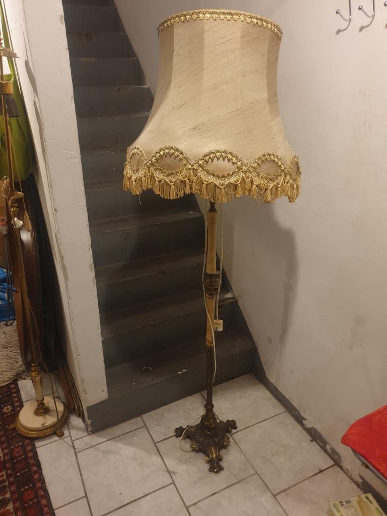 Antieke sta lamp nr 2, Ophalen