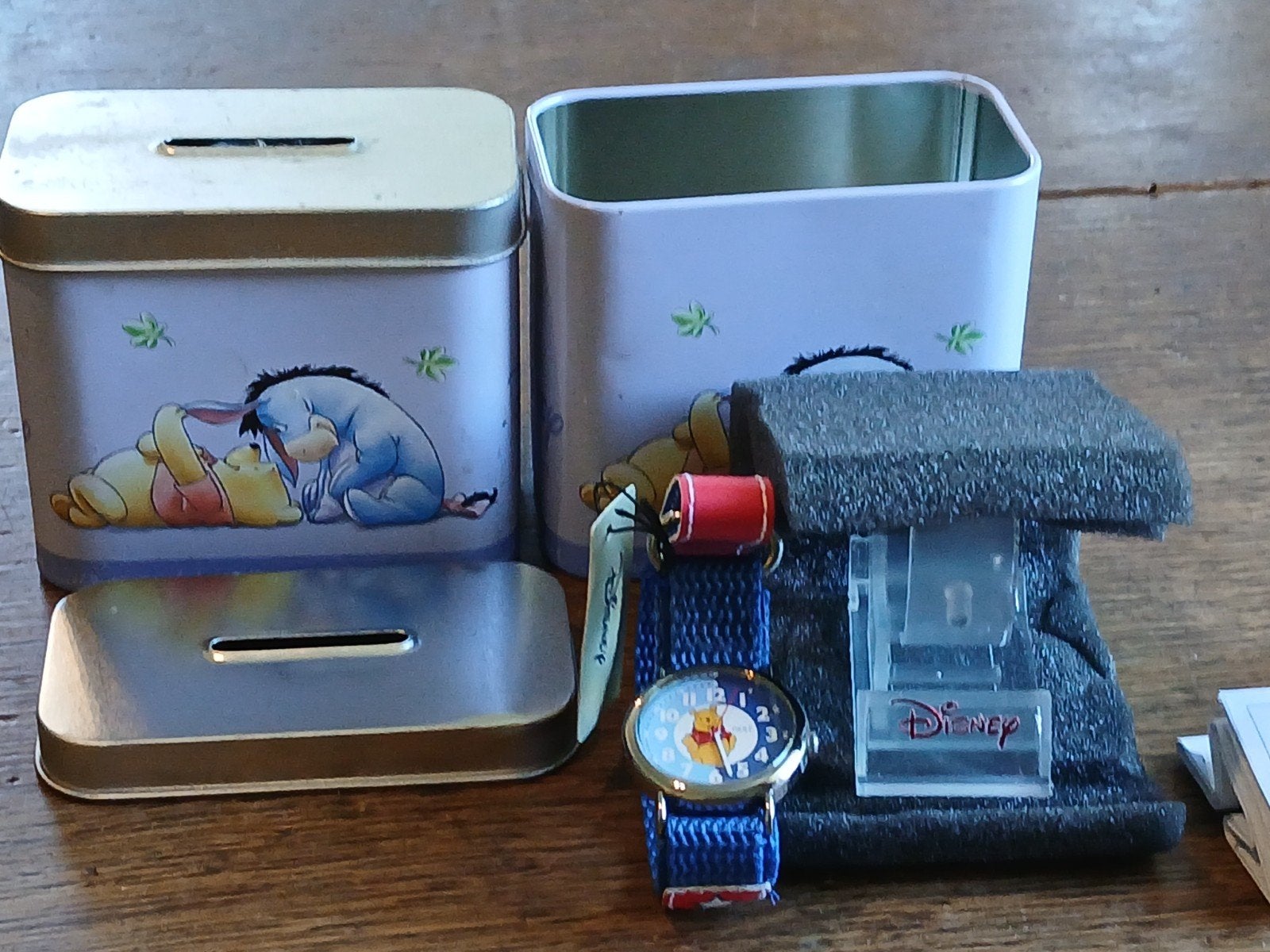 TWEE IDENTIEKE VINTAGE  DISNEY (POOH) HORLOGES.NIEUWSTAAT., Ophalen of Verzenden, Winnie de Poeh of vrienden, Nieuw