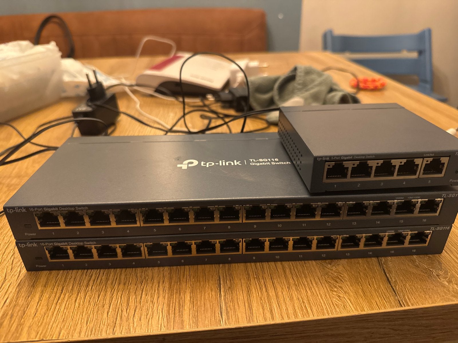 1x TP-Link Gigabit Switch (1x TL-SG116 en 1x TL-SG105), Ophalen of Verzenden, Gebruikt