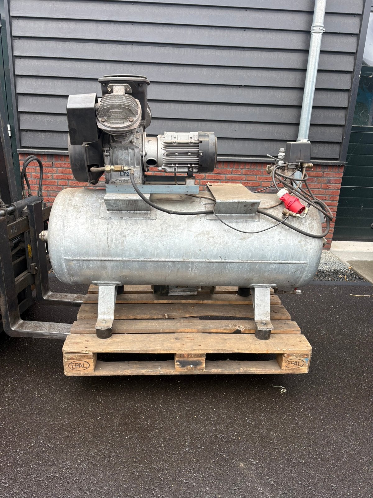 Atlas copco compressor, Ophalen, Zo goed als nieuw, 200 tot 400 liter/min, Geluidgedempt