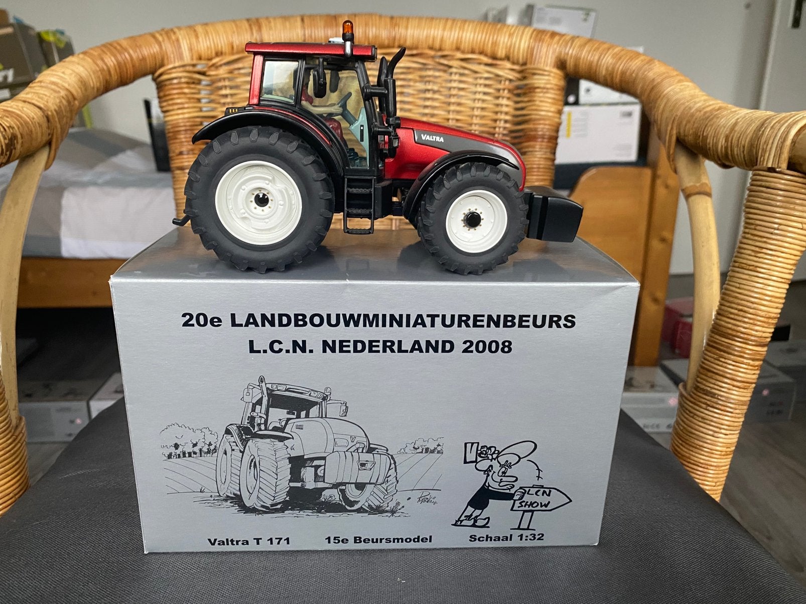 Valtra T171 LCN Nederland 2008 Beursmodel – schaal 1:32, Ophalen of Verzenden, 1:32 tot 1:50, Overige merken