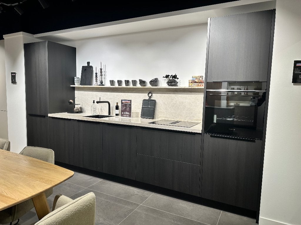 Luxe Showroomkeuken incl. Apparatuur (Direct leverbaar), Huis en Inrichting, Ophalen, Bruin, Enkelwandige keuken, Hoogglans of Gelakt