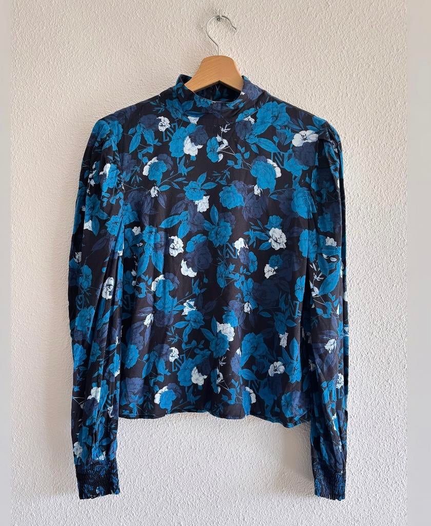 Nikkie nieuwe blauwe bloemen top maat s, Ophalen of Verzenden, Zo goed als nieuw, Maat 36 (S), Blauw