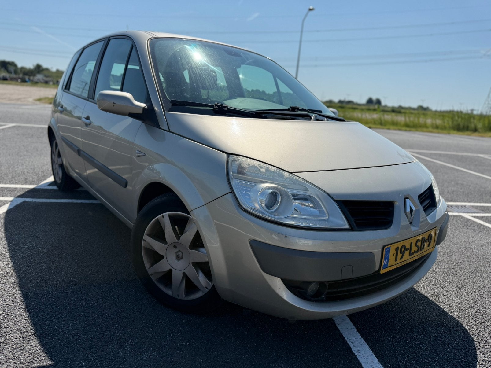Renault Scénic 2.0-16V AUTOMAAT/TREKHAAK/AIRCO/16 INCH/NAP, Auto's, 1998 cc, 1250 kg, 4 cilinders, Beige