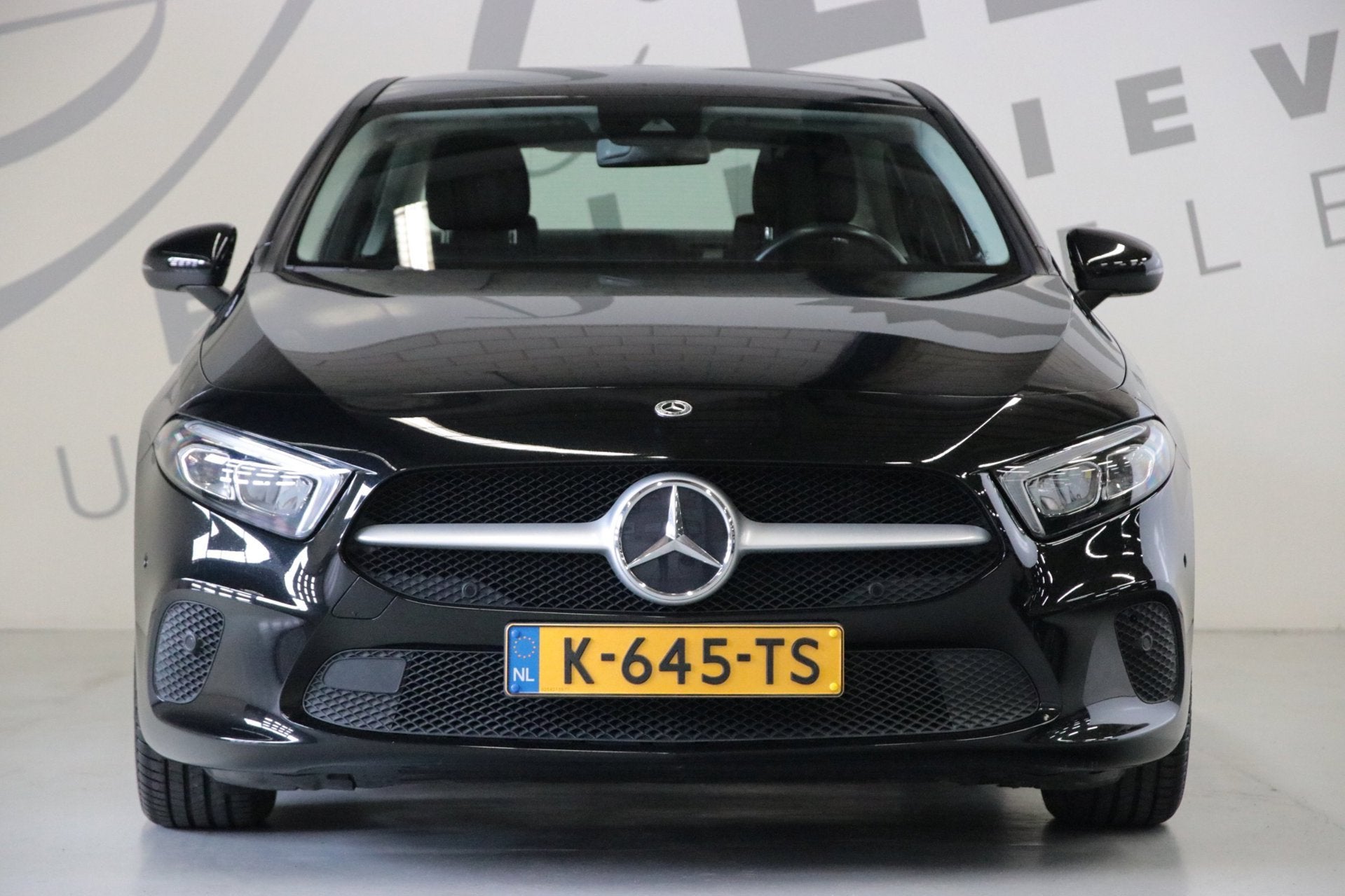 Mercedes-Benz A-klasse 180 Apple CarPlay/ Led-koplampen/ Ach, 4 cilinders, Zwart, Origineel Nederlands, Bedrijf