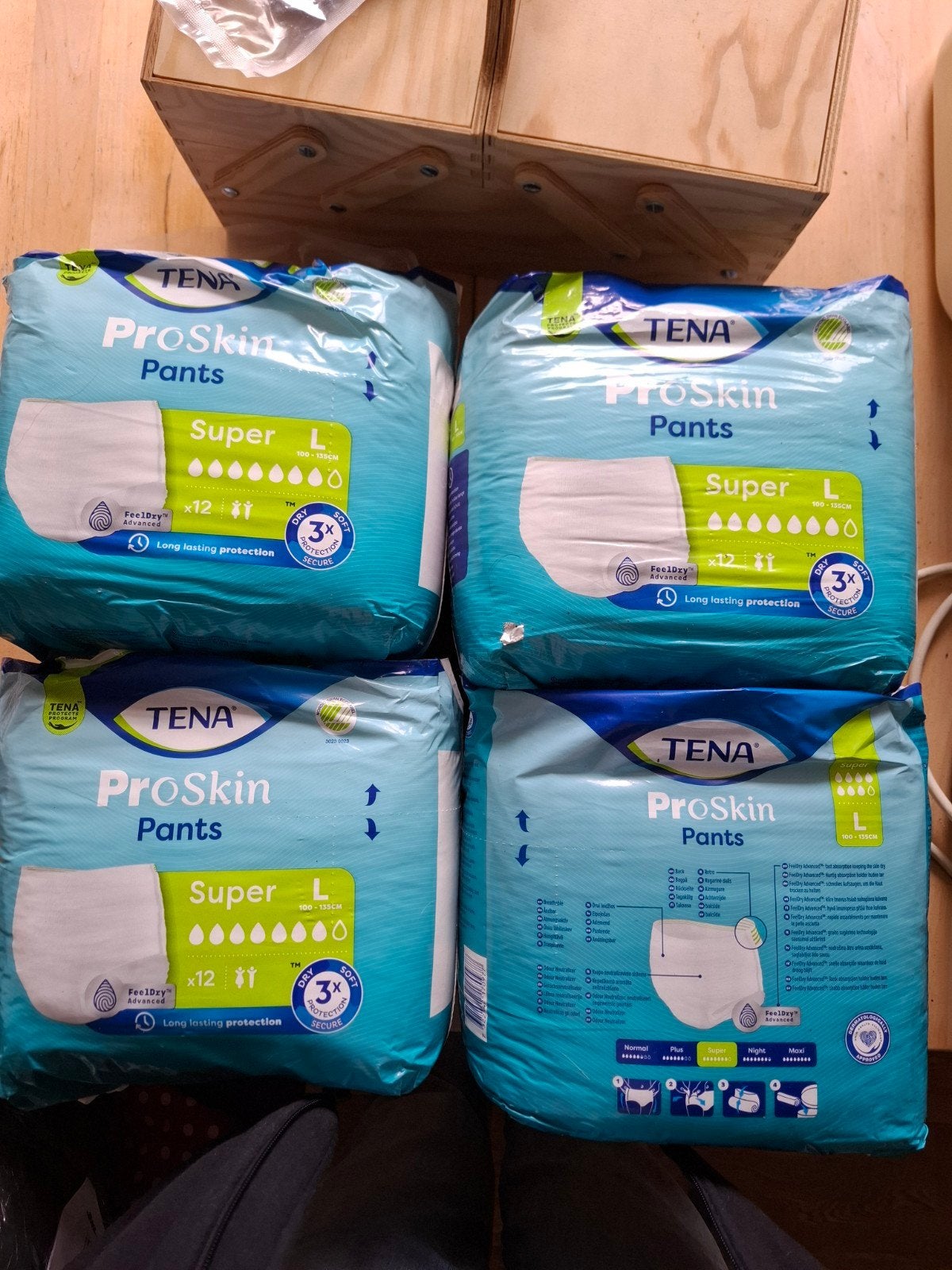 4 pakken Tena proskin pants Super mt L, Ophalen of Verzenden, Nieuw