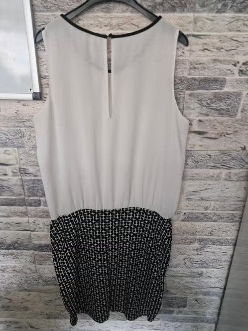 Wit zwarte jurk maat xl h, Mevrouw Jansen, Zwart, Maat 46/48 (XL) of groter, Onbekend